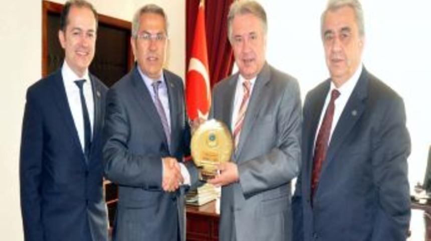 B&uuml;y&uuml;kel&ccedil;i S&ouml;kmens&uuml;er: Makedonya AB S&uuml;recinde