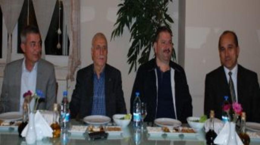 Şampiyonlara Moral Yemeği