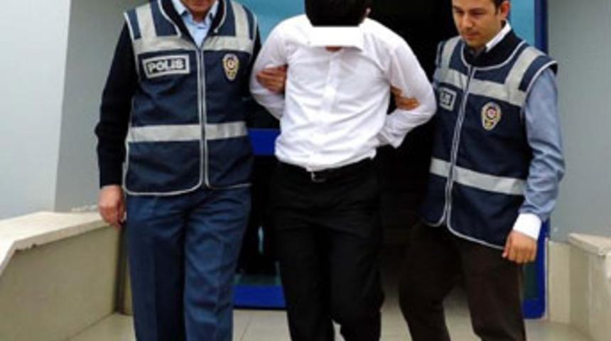 Sahte &ouml;ğretmen kız &ouml;ğrencileri internette kandırdı