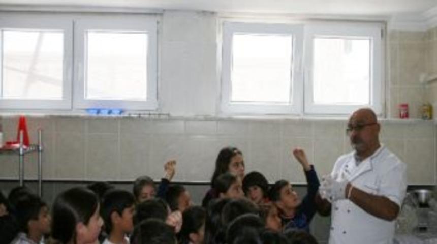 Didimli &Ouml;ğrenciler &Ccedil;ikolata Fabrikasına Ziyaret Etti