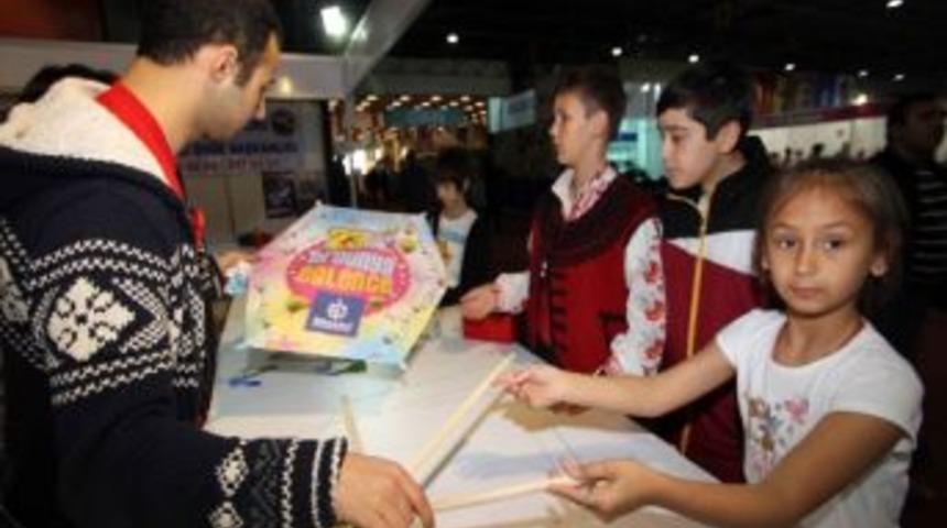 &Ccedil;ocuklar Model U&ccedil;aklarını, U&ccedil;urtmalarını Kendileri Yapıyor