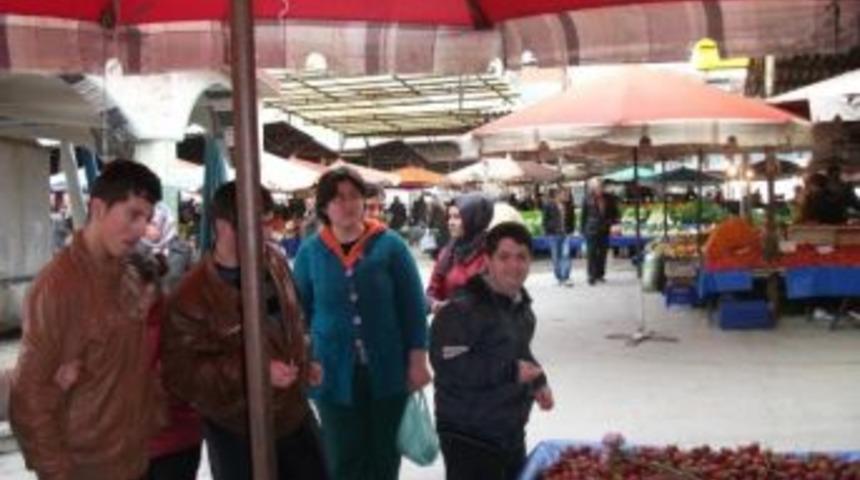 Soma'da Engellilerin Pazar Keyfi
