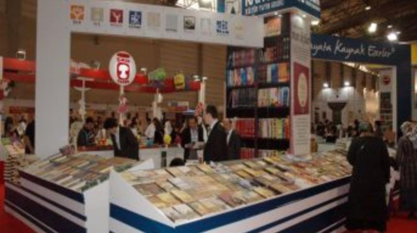 Kitap Severler 18. İzmir Kitap Fuarı&rsquo;na Koştu