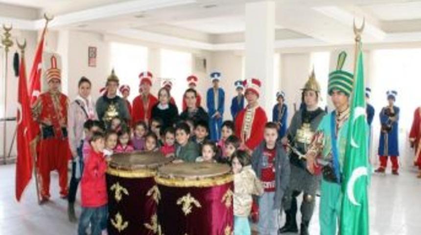 Miniklerden &Ccedil;ocuk Mehter Takımına Ziyaret