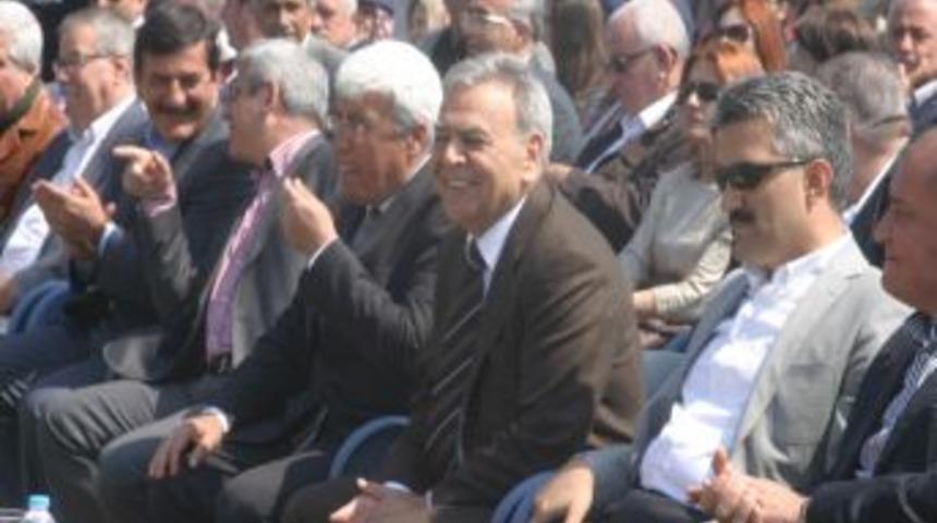 İzmir B&uuml;y&uuml;kşehir Belediyesi, Bayındır'da 3.5 Milyon Liralık &Ccedil;i&ccedil;ek Alım Protokol&uuml; İmzaladı