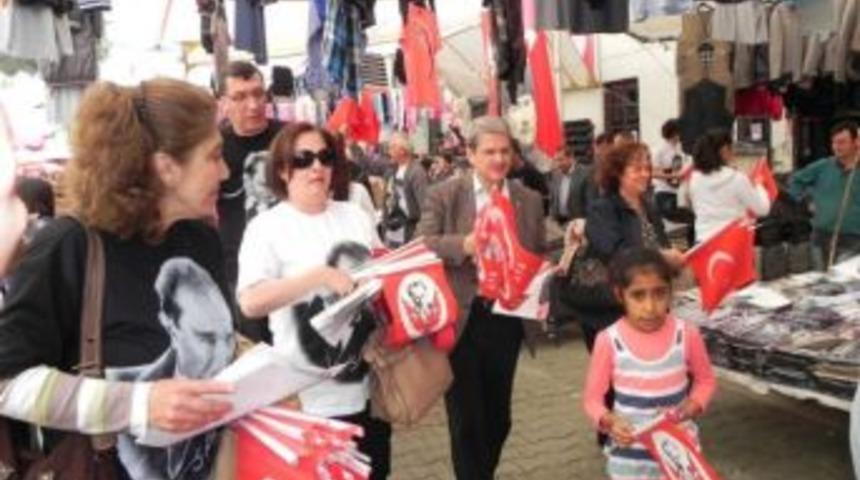 &Ouml;demiş Add, 23 Nisan &Ouml;ncesi Bayrak Dağıttı