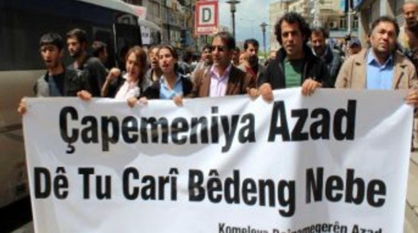 &Ouml;zg&uuml;r Gazeteciler Cemiyeti Tutuklu Gazeteciler İ&ccedil;in Y&uuml;r&uuml;d&uuml;