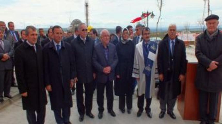 Meclis Başkanı &Ccedil;i&ccedil;ek: Hayat Sadece Para Kazanmaktan Ibaret Değil