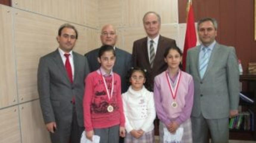 Mucit &Ouml;ğrencilere Kutlama