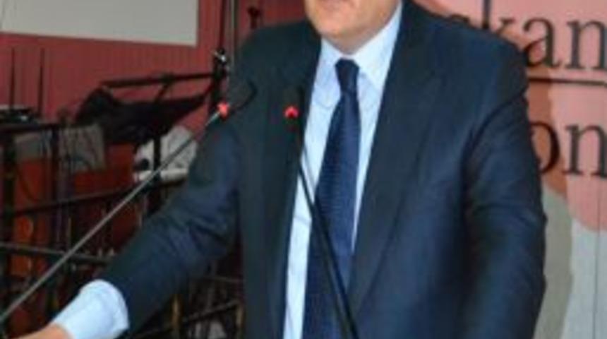 'Atat&uuml;rk'&uuml;n Değil, Darbecilerin Yaptığı Anayasayı Değiştirmeye &Ccedil;alışıyoruz'