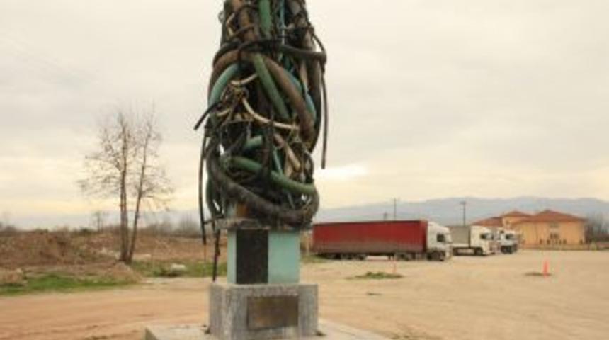 Bubi Hayon: &Ouml;lenlerin Anısının Yaşatılması I&ccedil;in Deprem Anıtına Sahip &Ccedil;ıkılmalı