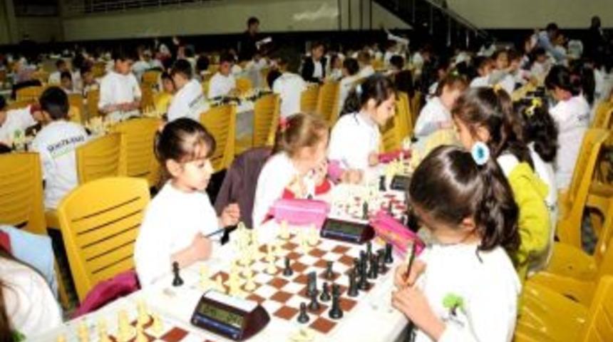 Şehitkamil Belediyesi&rsquo;nden 23 Nisan Satran&ccedil; Turnuvası
