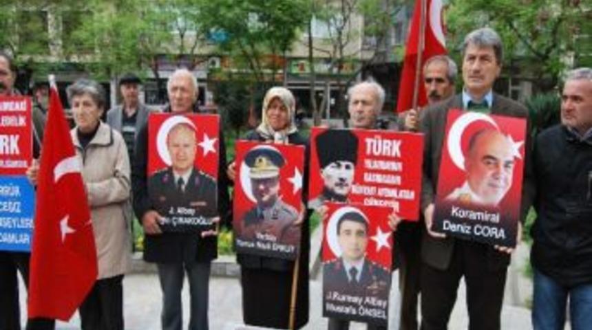 Tutuklu Komutanlar İ&ccedil;in Eylem