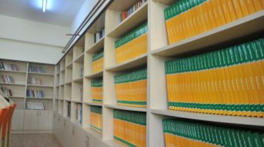 &Ccedil;ESİAD Sayesinde &Ccedil;orum'da K&uuml;t&uuml;phanesiz Okul Kalmayacak