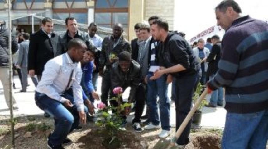 &Uuml;niversite Camisinde Kutlu Doğum Programı