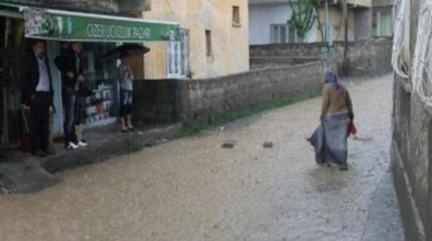 Siirt'te Birçok Ev Ve İş Yerini Su Bastı
