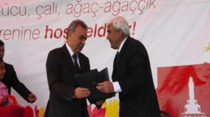 Kocaoğlu: İzmir&rsquo;de &Ccedil;i&ccedil;ek Organize Sanayi B&ouml;lgesi&rsquo;ni Kuracağız