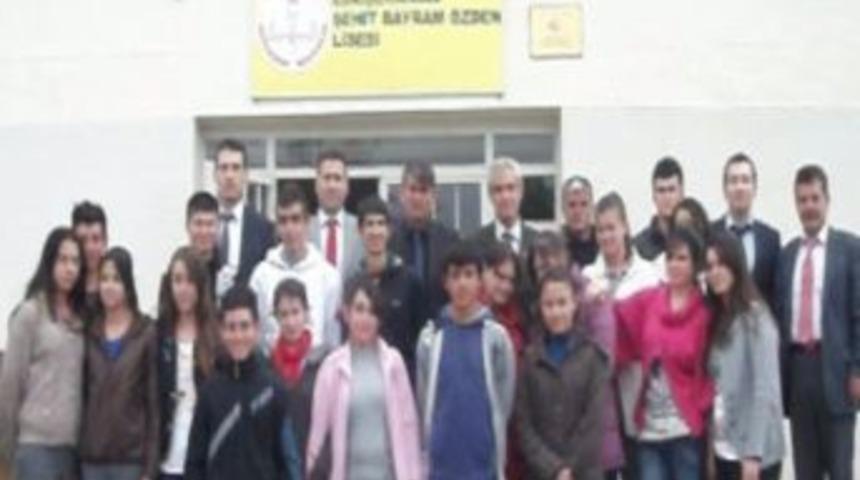 K&uuml;&ccedil;&uuml;k İl&ccedil;e Lisesinin B&uuml;y&uuml;k Başarısı