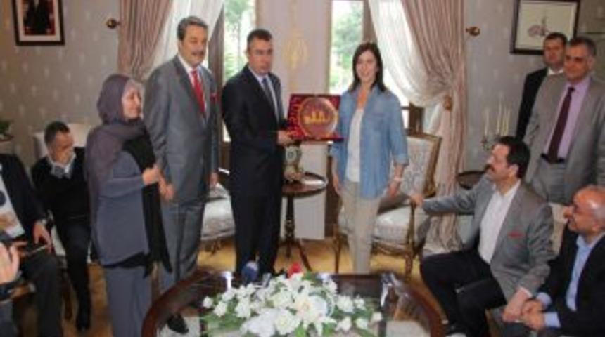 Akil Adamlar Heyeti, Vali Lekesiz Ve Başkan Savaş'ı Ziyaret Etti