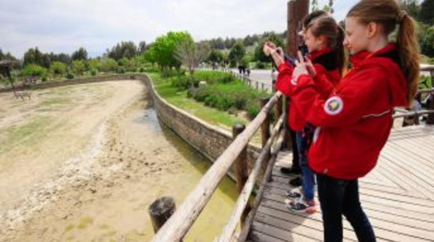 D&uuml;nya &Ccedil;ocukları Doğal Yaşam Parkı'nda Buluştu