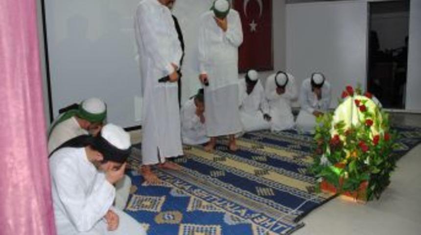 &Ouml;ğrenciler Sahneledikleri Oyunla G&uuml;llerin Efendisi'ne Sevgilerini Sundular