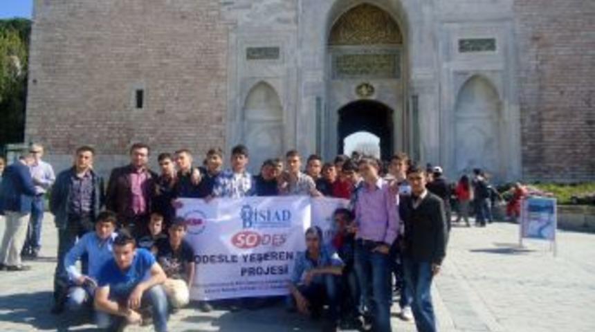 Bitlisli &Ouml;ğrenciler İstanbul&rsquo;u Gezdi