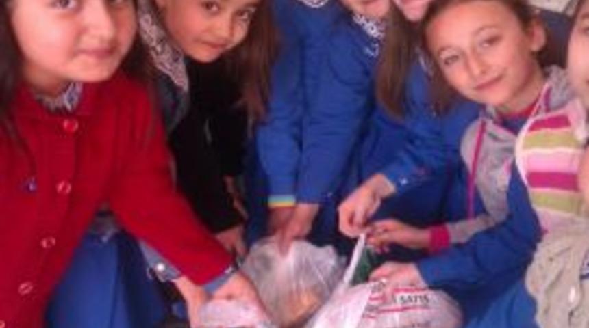 Kazanlı &Ouml;ğrenciler &lsquo;Askıda Ekmek&rsquo; Projesi Ile Israfın &Ouml;n&uuml;ne Ge&ccedil;iyor