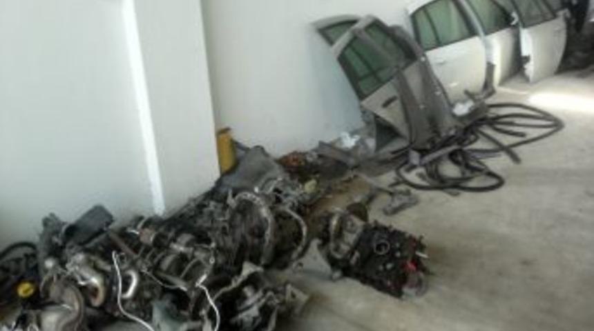 &Ccedil;alıntı Otomobilleri Par&ccedil;alarken Su&ccedil;&uuml;st&uuml; Yakalandı