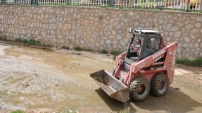 Kızıltepe Belediyesi Dere Temizlik &Ccedil;alışması Başlattı