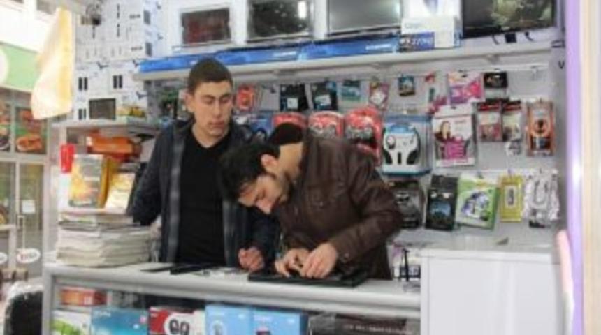 Diz &Uuml;st&uuml; Bilgisayar Kullanıcılarına Sıvı Teması Uyarısı