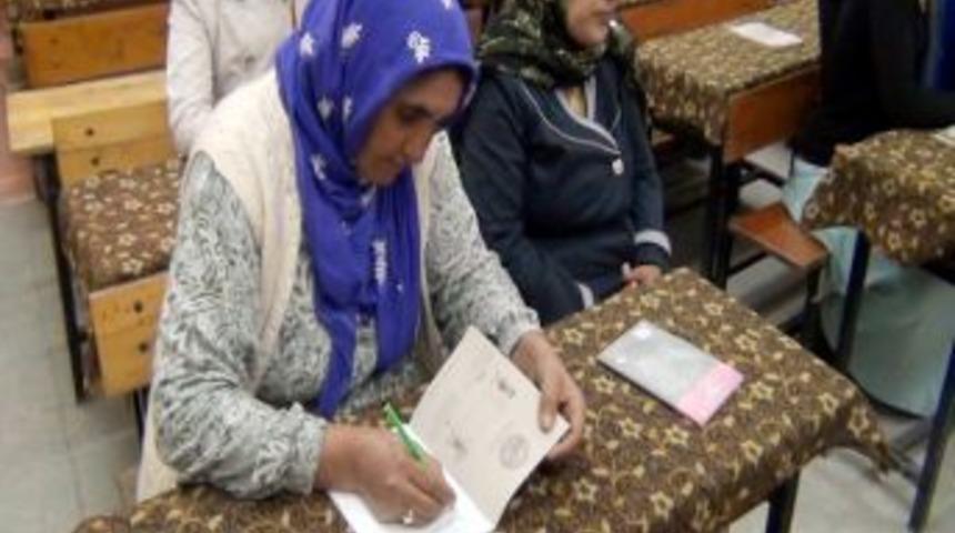 Mevsimlik Iş&ccedil;iler Gece Kursu Ile Okuma-yazma &Ouml;ğrendi