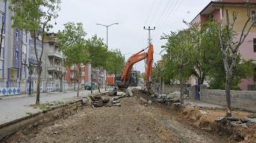 Karaman&rsquo;da Ge&ccedil;ici Değil Kalıcı Asfalt Yapıyoruz