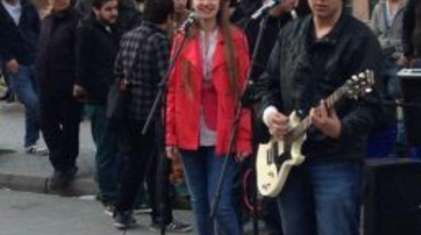 &Ouml;ğrencilerden A&ccedil;ık Hava Konseri