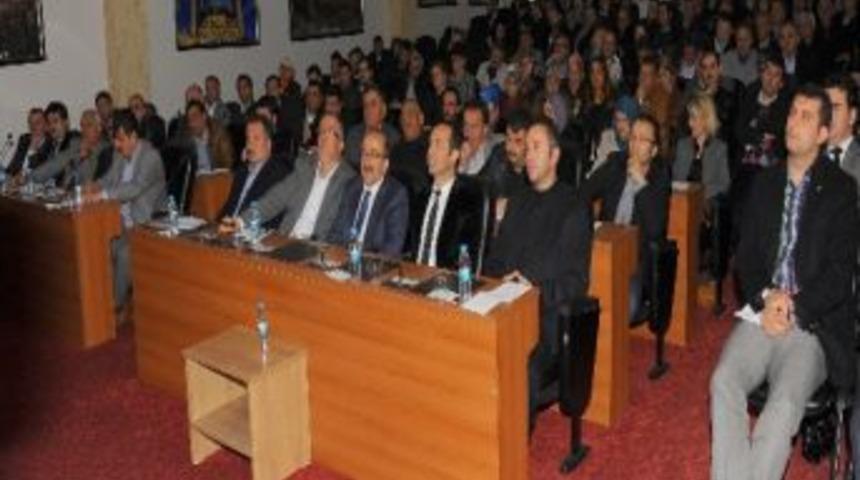 Trabzon Belediye Başkanı Dr. Orhan Fevzi G&uuml;mr&uuml;k&ccedil;&uuml;oğlu &Uuml;nye Ak Parti İl&ccedil;e Başkanlığı'nın D&uuml;zenlediği Siyaset Akademisine Katıldı
