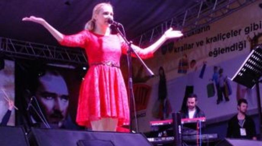 Mersin'de &ccedil;ocuklar G&ouml;k&ccedil;ey'le &ccedil;oştu!