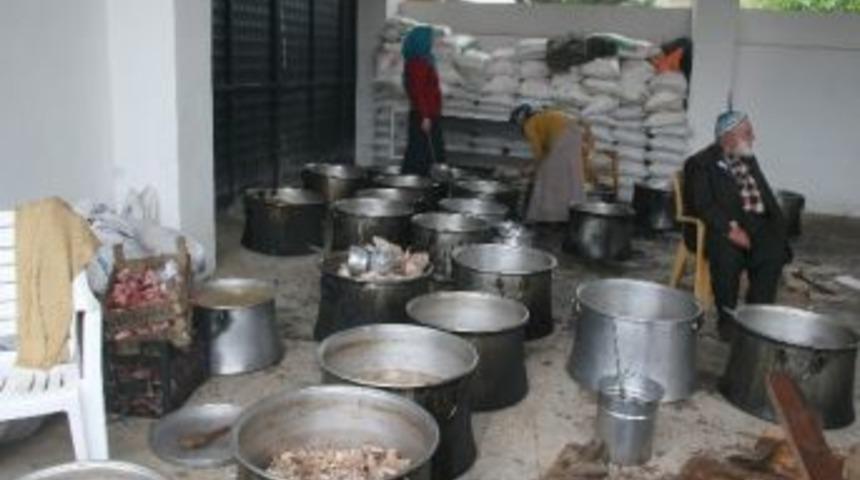 Elbeyli'de Yedi Bin Kişiye Yemek Dağıtıldı