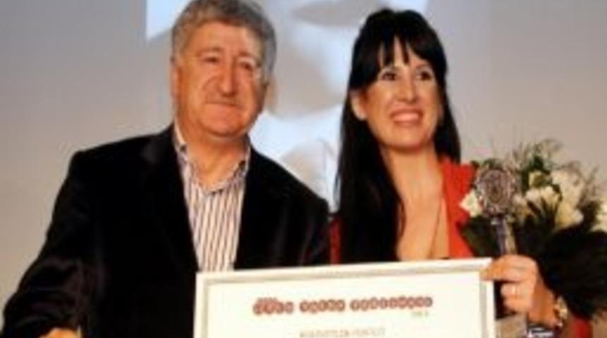 Tiyatroda Aliağa&rsquo;ya Birincilik &Ouml;d&uuml;l&uuml; Geldi