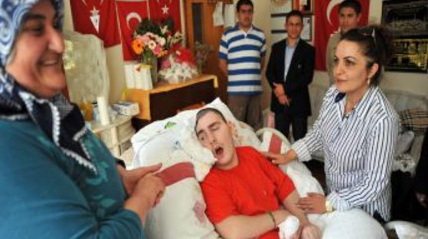 Rekt&ouml;r Ayg&uuml;n Attar, G&uuml;ls&uuml;m Kabadayı'yı Ziyaret Etti