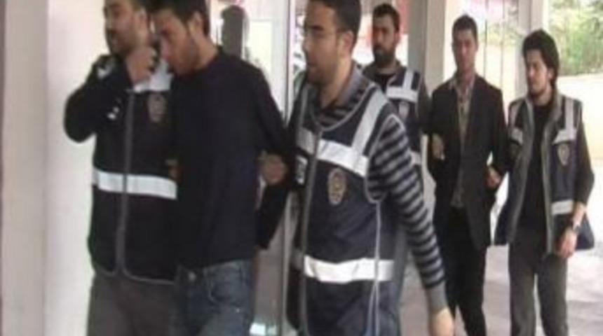 Hırsızlık Ş&uuml;phelileri Su&ccedil;&uuml;st&uuml; Yakalandı