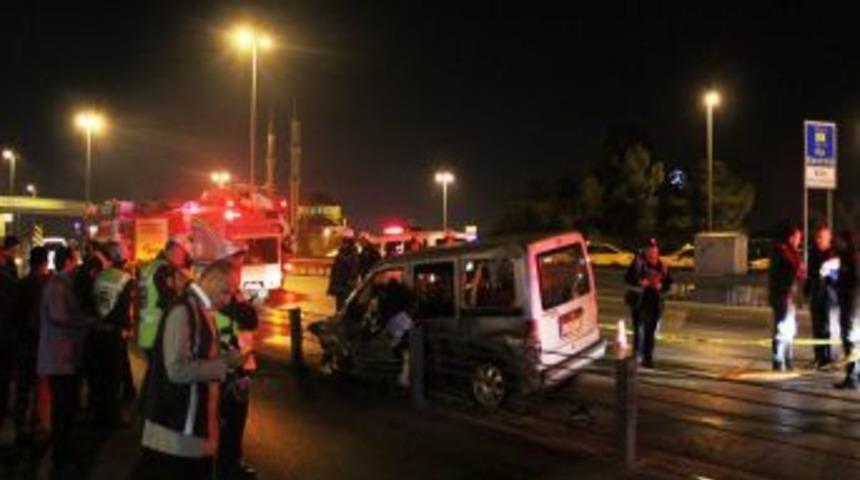 K&uuml;&ccedil;&uuml;k&ccedil;ekmece'de Kaza: 1 &Ouml;l&uuml;, 3 Yaralı