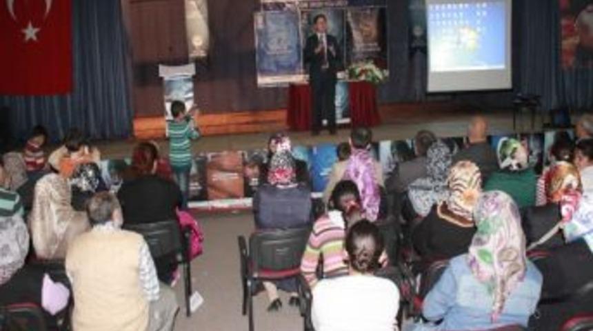 Sel&ccedil;uk'ta "islam'ın İnsan Onuruna Verdiği Değer" Konulu Konferansa Yoğun İlgi