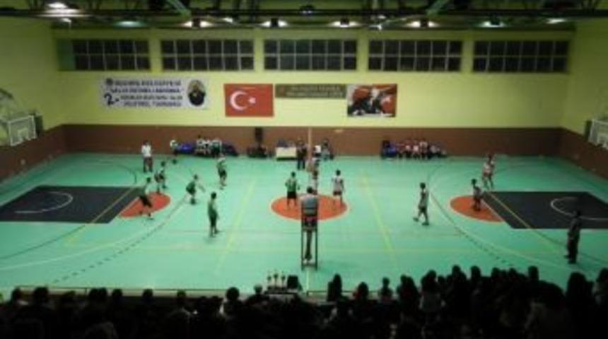 Voleybol Turnuvasında Zafer Kiraz Esnafspor&rsquo;un