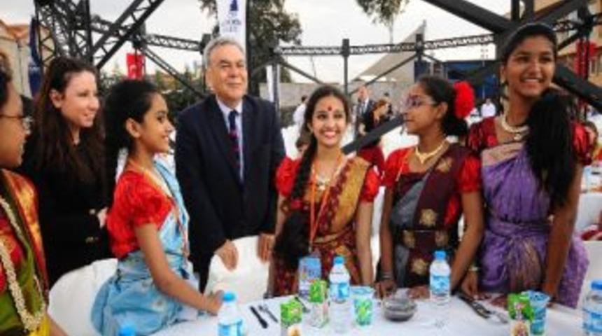 D&uuml;nya &Ccedil;ocukları Tarihi Havagazı Fabrikası'nda Buluştu