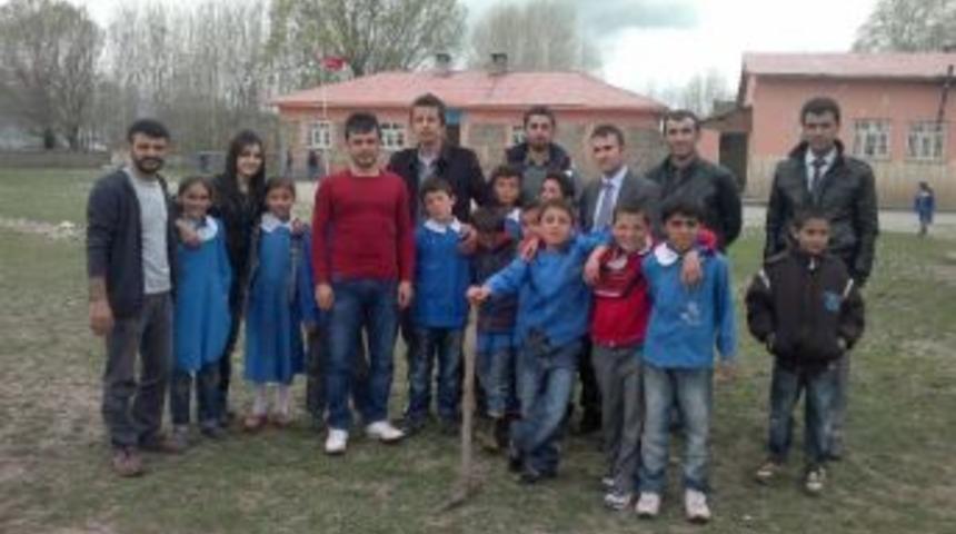 &Uuml;niversite &Ouml;ğrencilerinden &Ouml;rnek Davranış