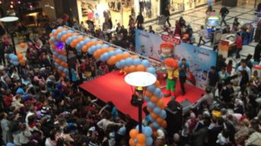 Şarkılarını Ayran Eşliğinde S&ouml;ylediler