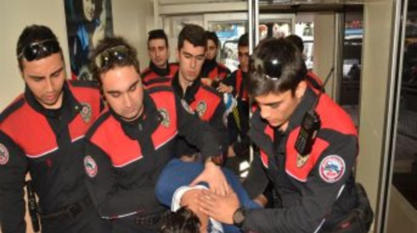 Yunuslar, Zehir Tacirlerine Ge&ccedil;it Vermedi