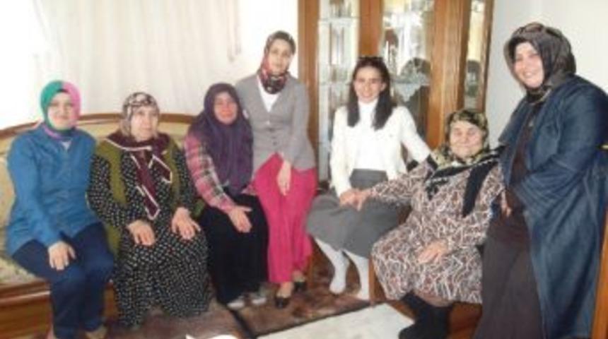 Yaşlı Ziyaretleri Sevindiriyor