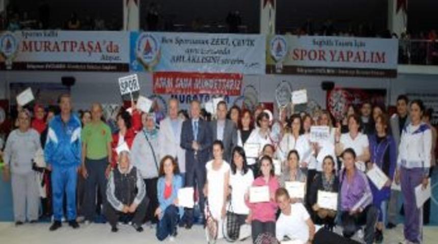 Gen&ccedil; Sporcular Sertifikalarını Aldı