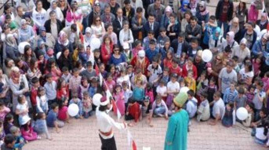 Kırşehir Belediyesinden 23 Nisan &Ouml;zel &Ccedil;ocuk Şenliği