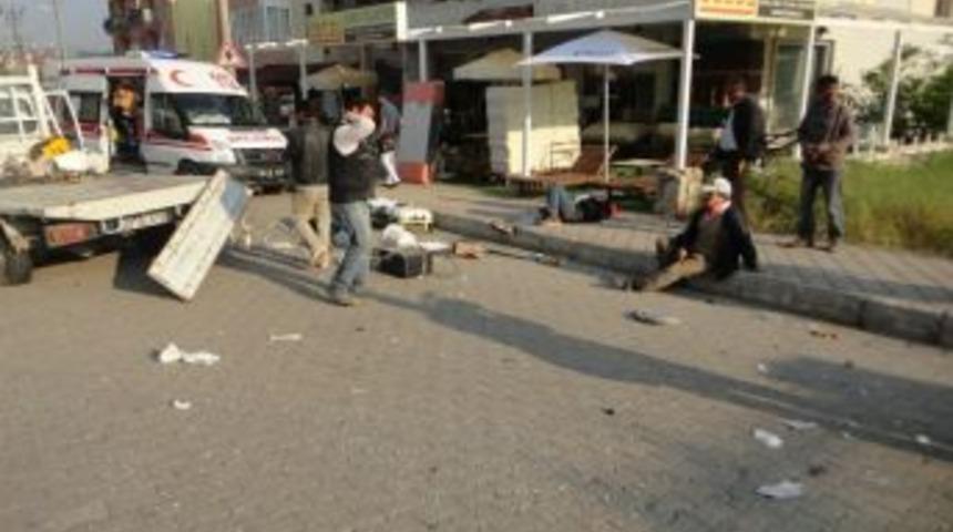 Fethiye&rsquo;de Minib&uuml;s İle Kamyonet &Ccedil;arpıştı; 5 Kişi Yaralandı